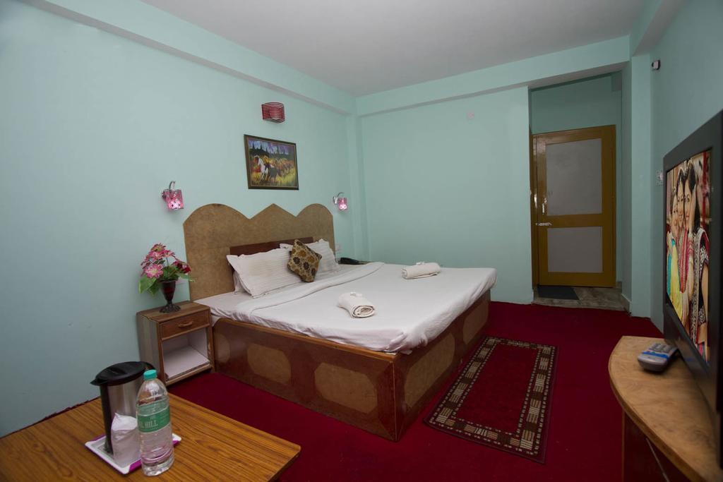 Hotel Ocean Inn Manāli Rum bild